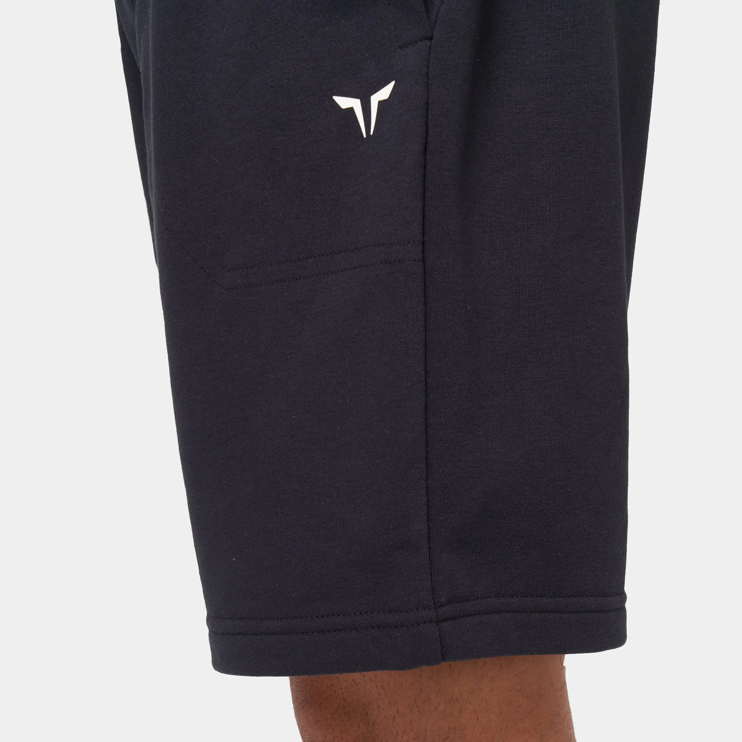 Essential 7" Relaxed Shorts - Black