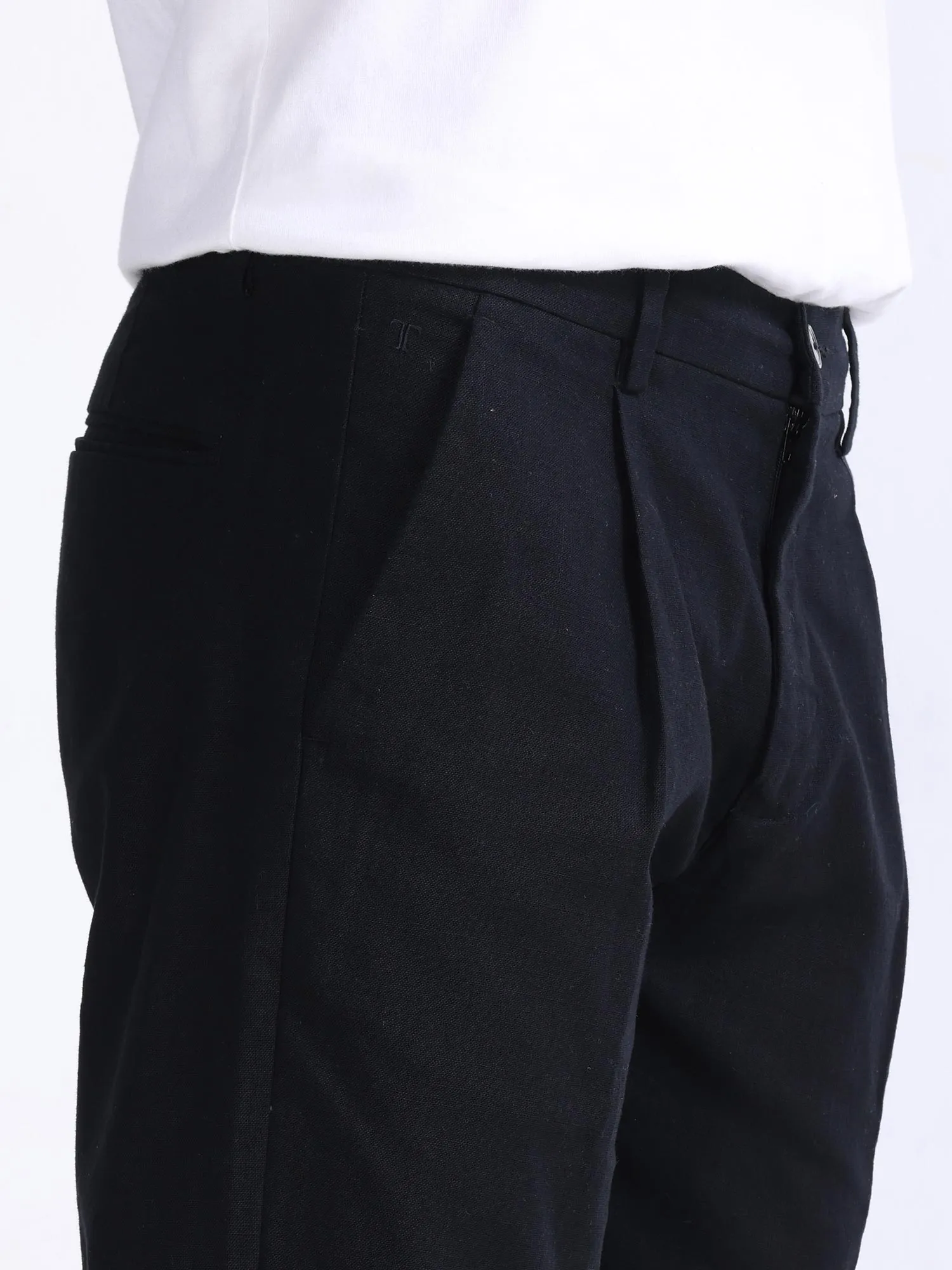 Raw Slub Black Pleated Pant