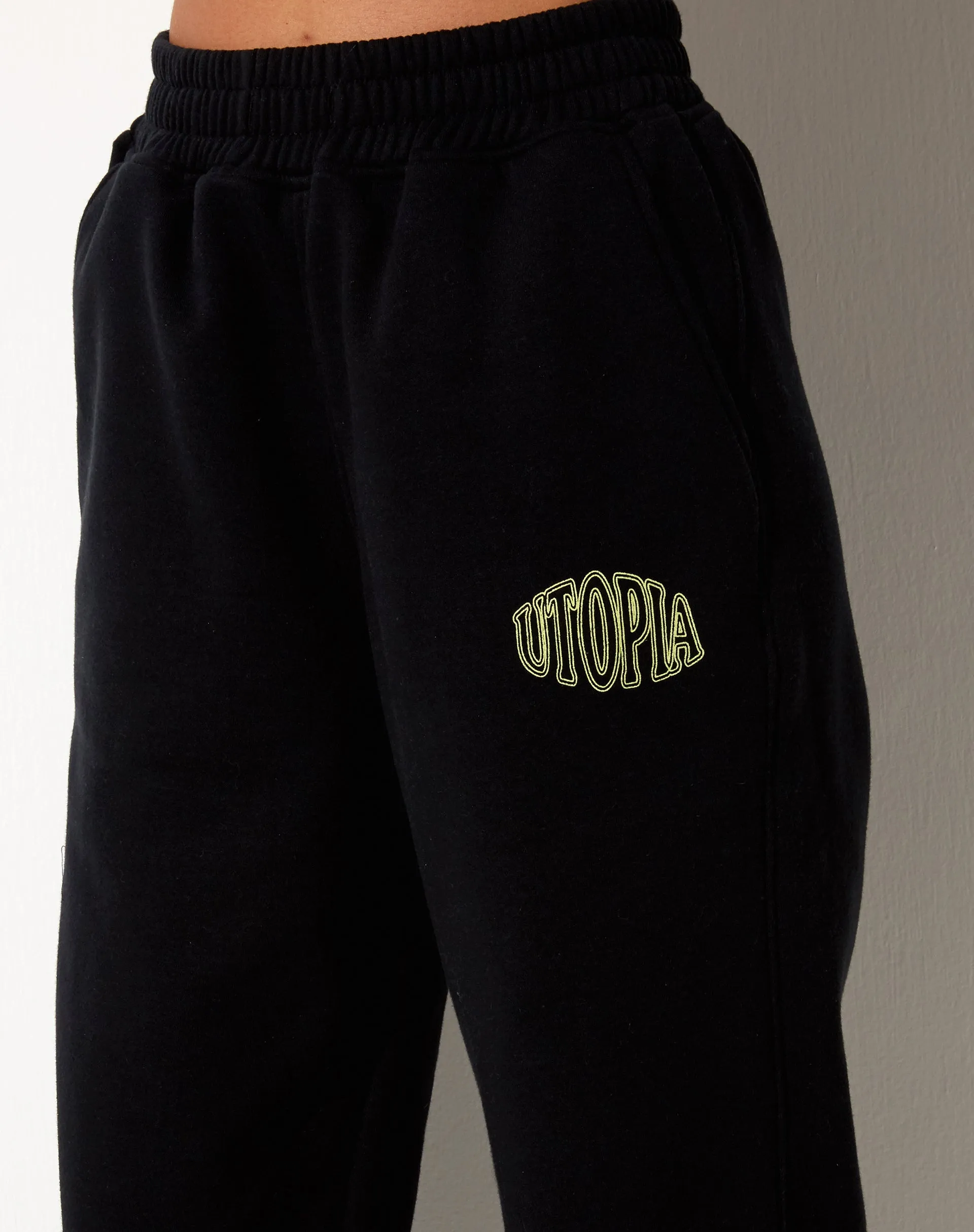 Roider Jogger in Black Utopia