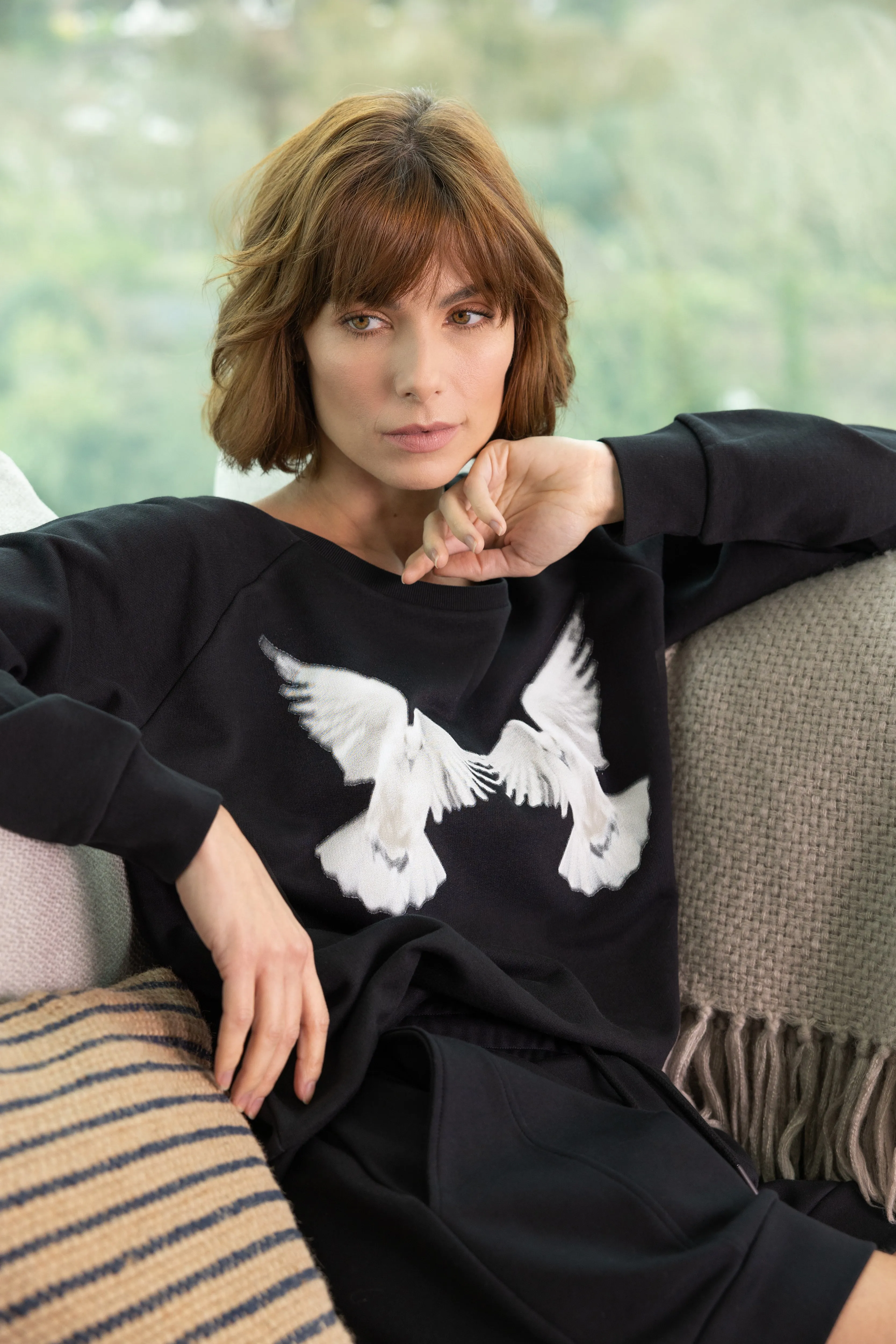 WHITE WING DOVE SWEATSHIRT (BLACK)